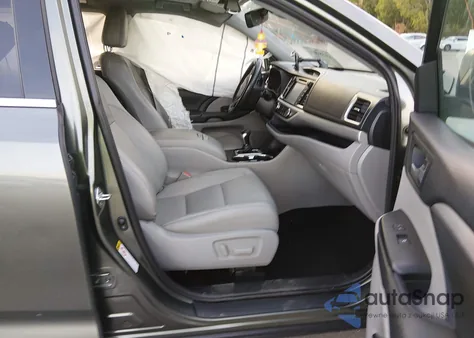 2019 Toyota Highlander Xle z USA, uszkodzony, nr VIN 5TDKZRFH1KS301988